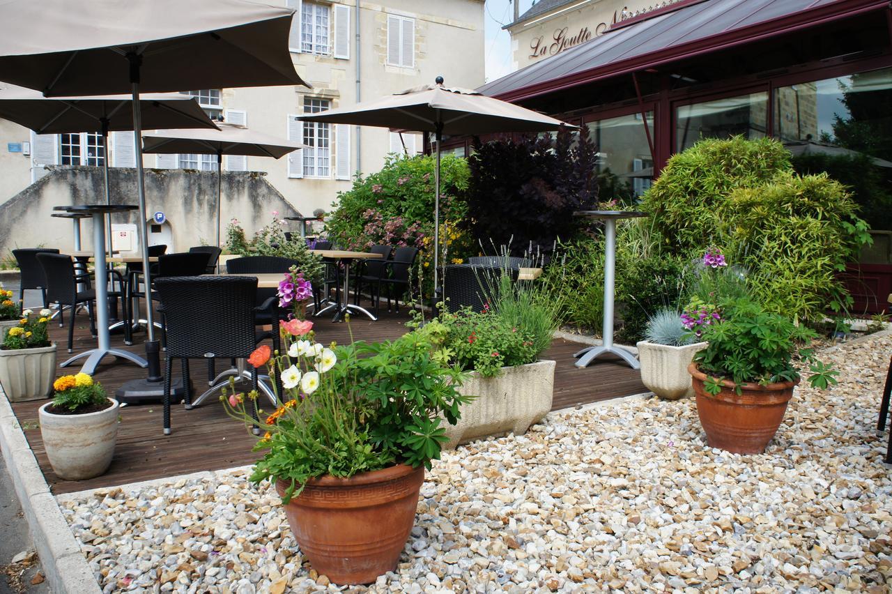 Hotel Restaurant La Goutte Noire Châteaumeillant Exterior foto